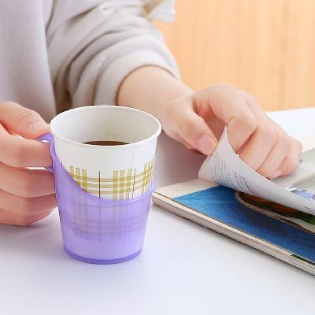 ZYOZ Heat Resistant Cup Holder – Thickened Anti-Scald Paper Tea & Coffee Cup Sleeve, Disposable Insulated Cup Holder for Office, Home & Takeaway Drinks (Random Color) 10 pcs Secondary image