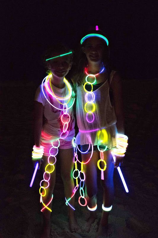 Zyoz™ Bulk Neon Glow Sticks Pack – Ultra-Bright Light-Up Bracelets, Necklaces, for Raves, & DJ Events (pack of 100)