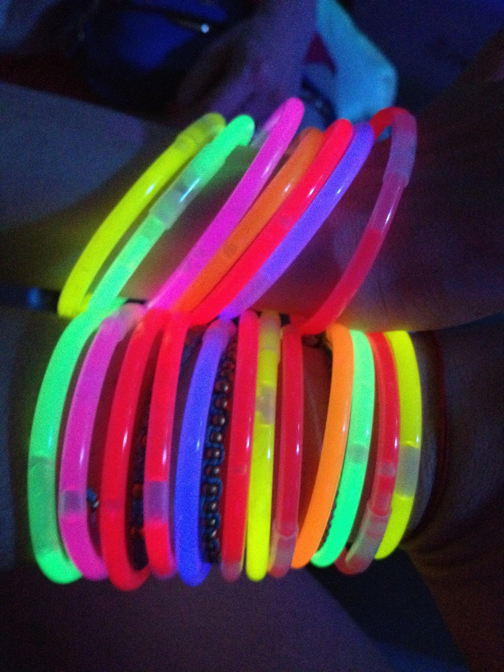 Zyoz™ Bulk Neon Glow Sticks Pack – Ultra-Bright Light-Up Bracelets, Necklaces, for Raves, & DJ Events (pack of 100)